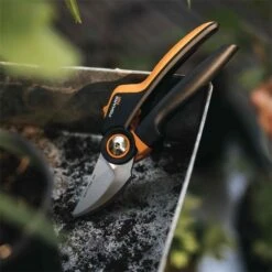 Fiskars X-series PowerGear Pruner Bypass L P961 -Wolf Garden Sales Store 47122 1963